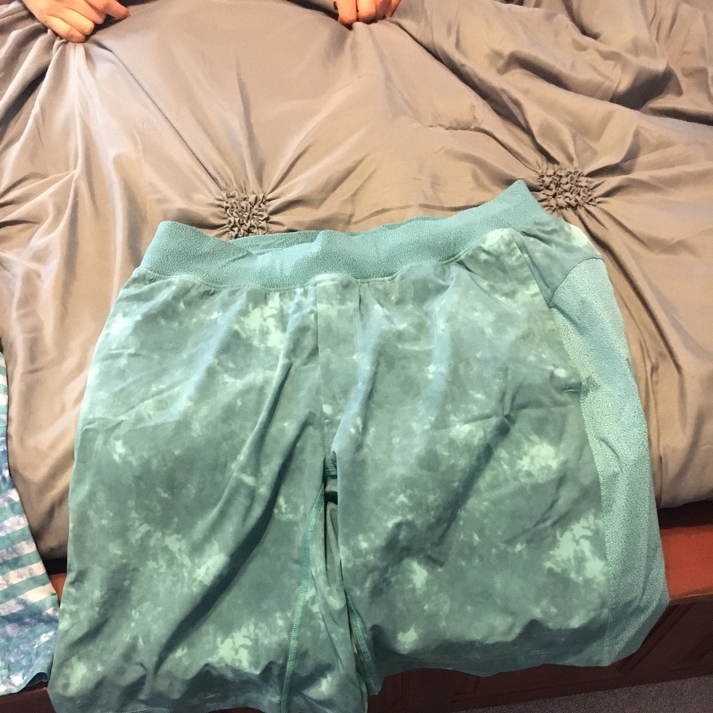 T.H.E short 9” inseam lululemon size large